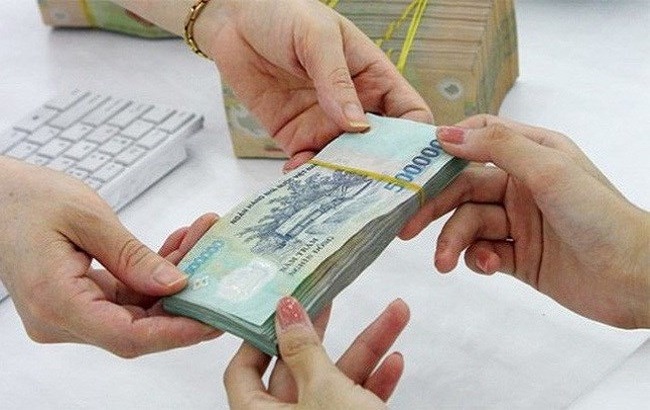 Vay trả lương ngùng việc