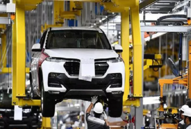 Giảm 50% lệ phí trước bạ đối với ô tô sản xuất trong nước.