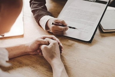 Đối tượng nào được đăng ký cung cấp dịch vụ, sản phẩm bảo hiểm trên môi trường mạng?